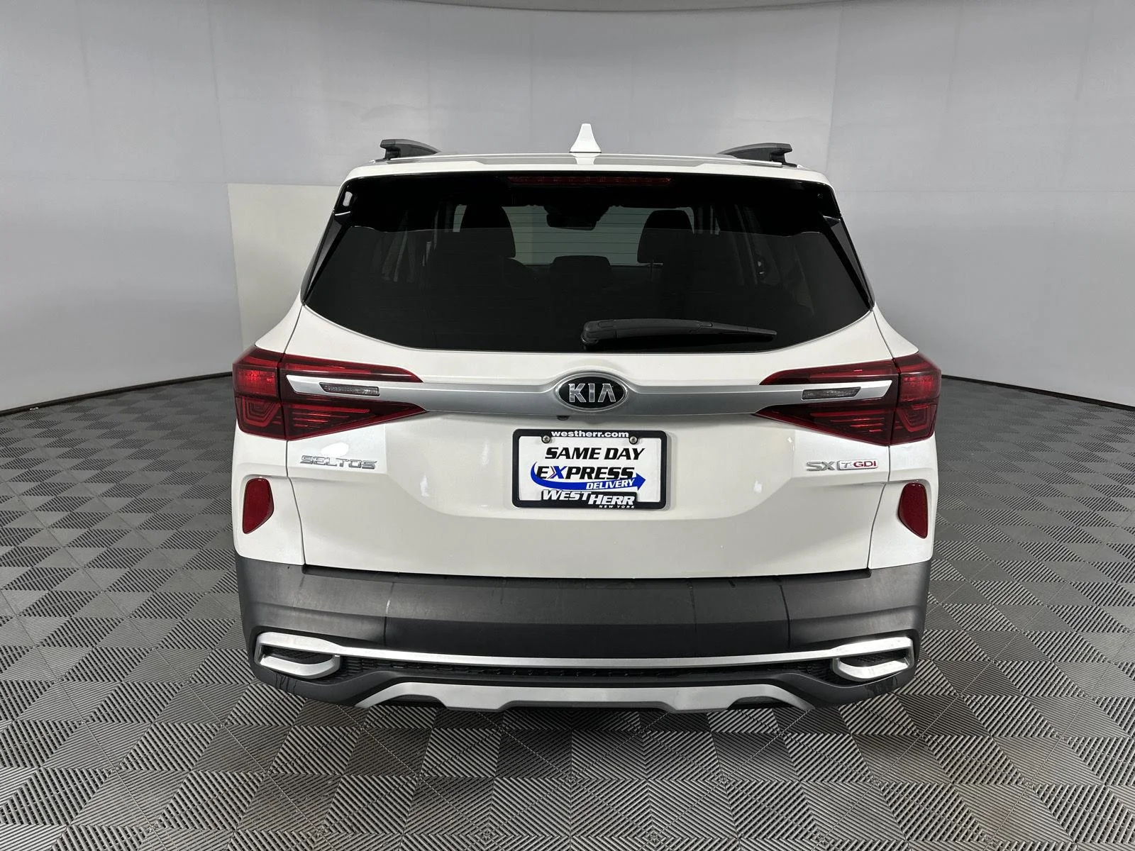 Used 2021 Snow White Pearl Kia SX Turbo image 23