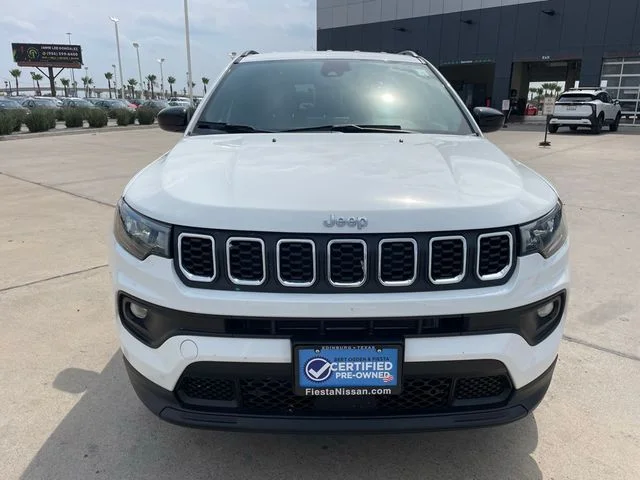 Used 2025 White Jeep Latitude image 6
