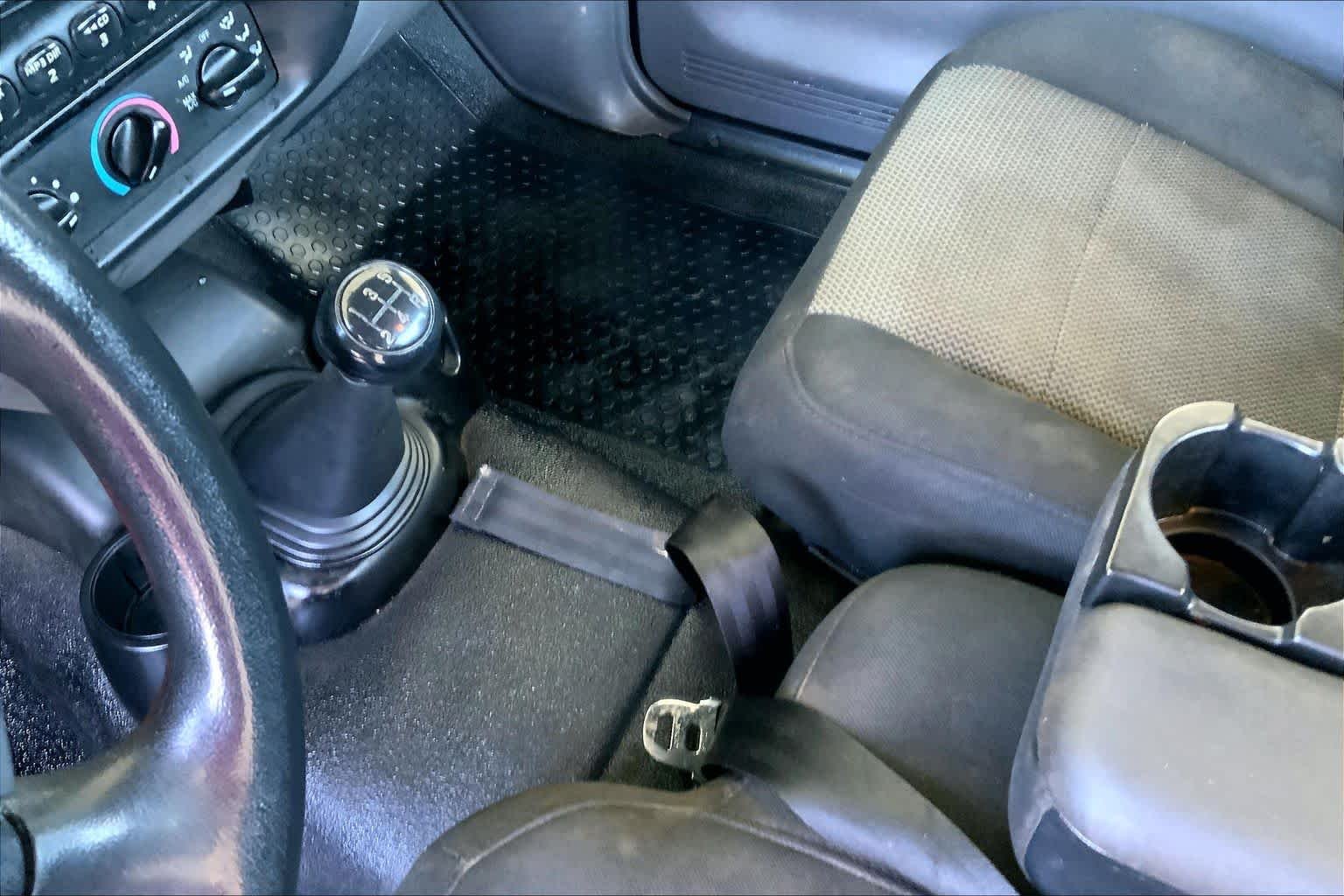 Used 2003 Black Ford Edge image 13