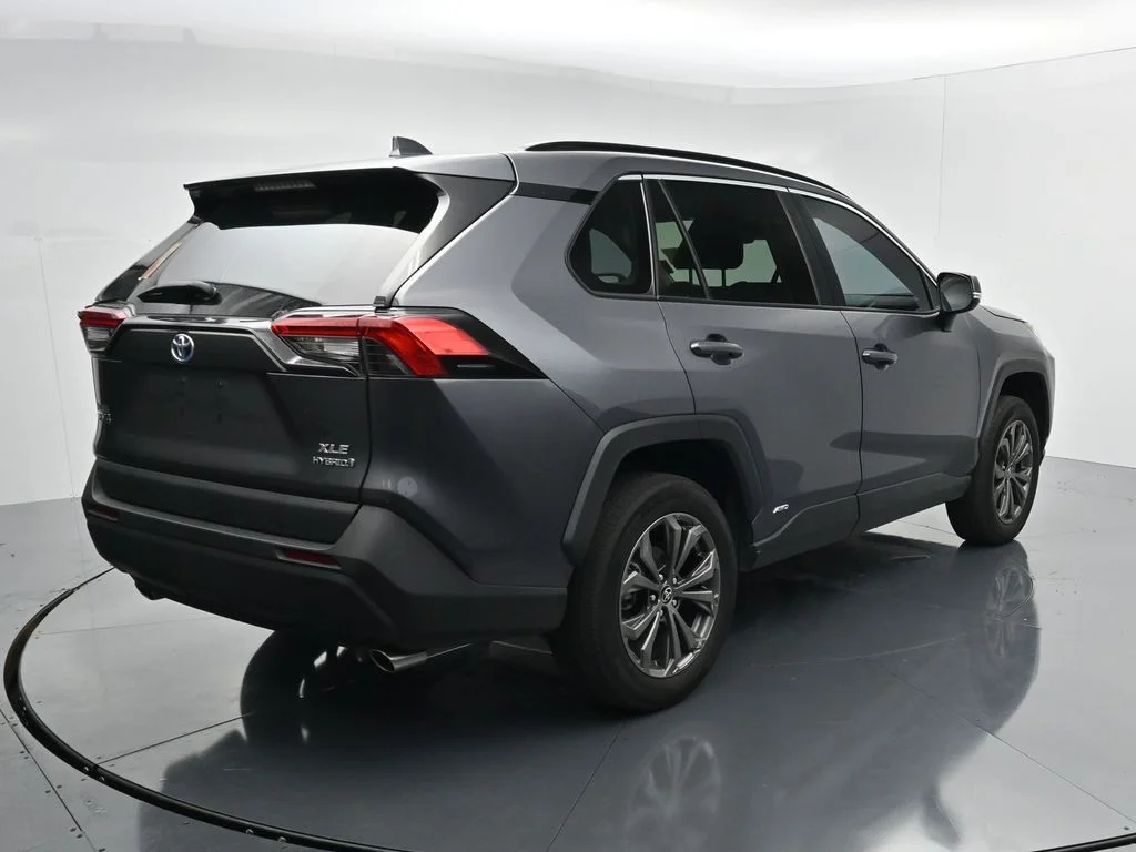 Used 2022 Gray Toyota XLE Premium image 7