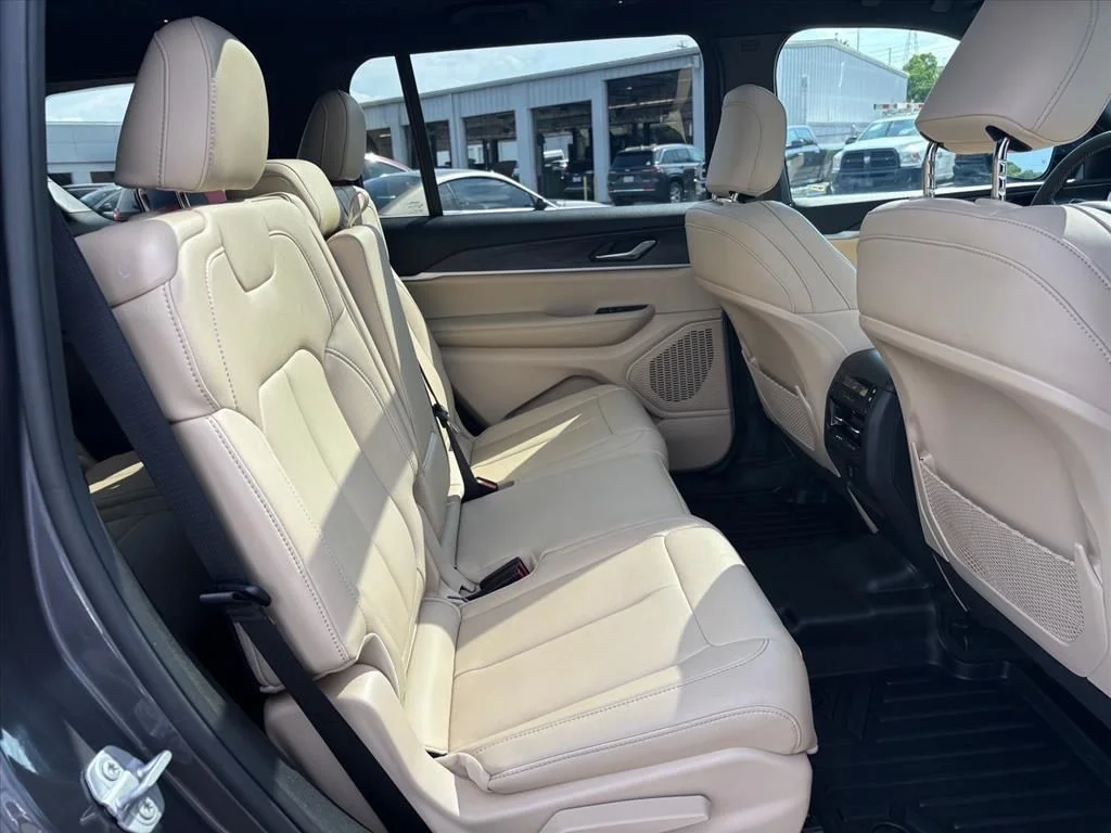 Used 2025 Gray Jeep Limited image 15