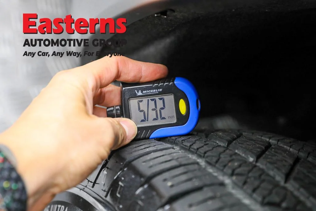 Used 2023 Gray Jeep Laredo image 28