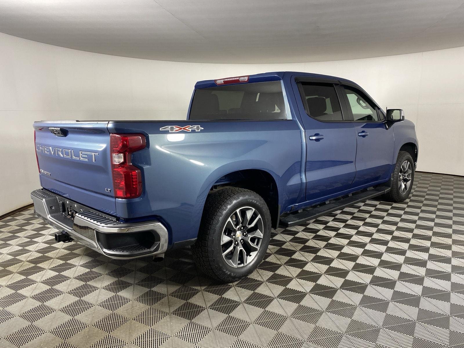 Used 2024 Lakeshore Blue Metallic Chevrolet LT image 7