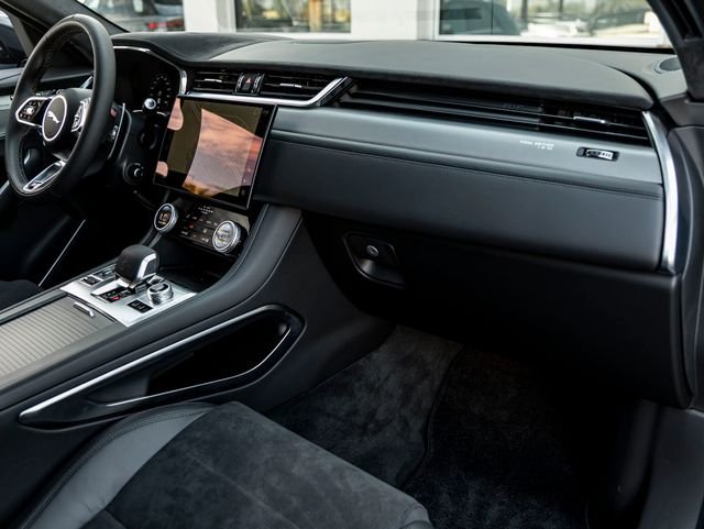 2026 Jaguar F-Pace SVR - Photo 38