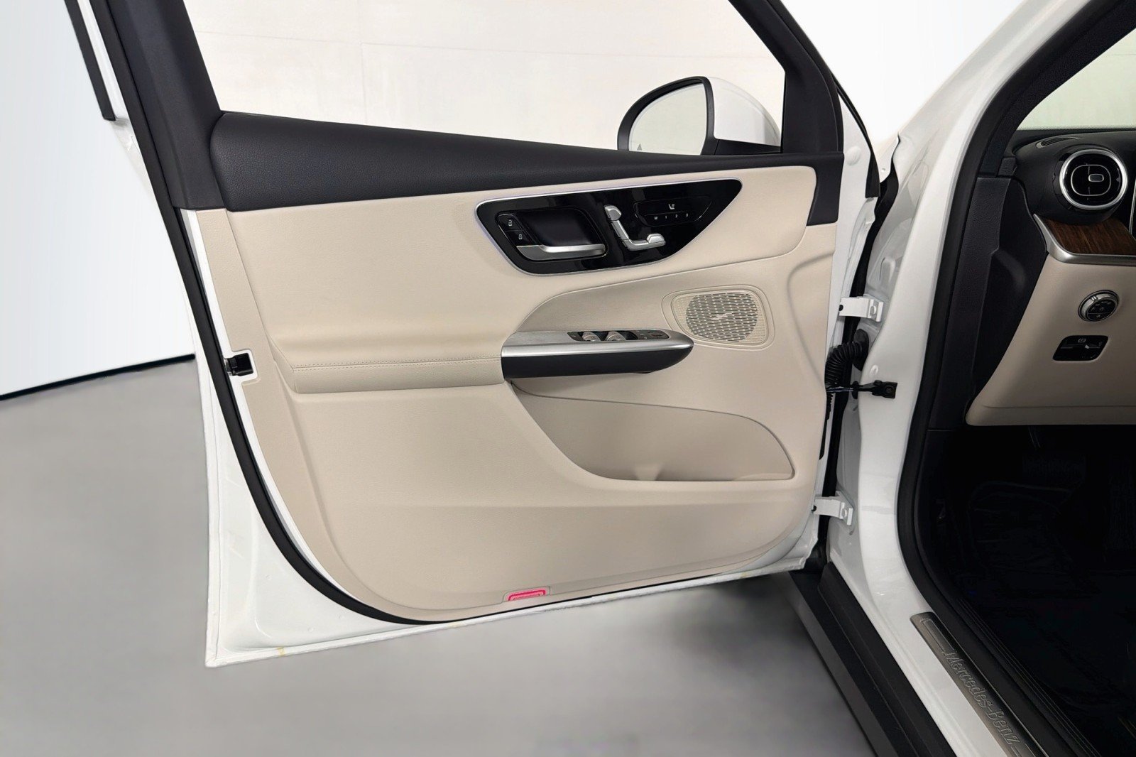 New 2026 Polar White Mercedes-Benz GLC 300 SUV image 20