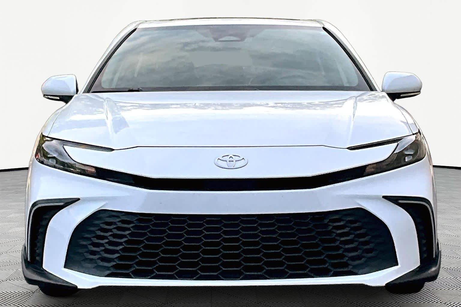 Certified Used 2025 Ice Cap Toyota SE image 4