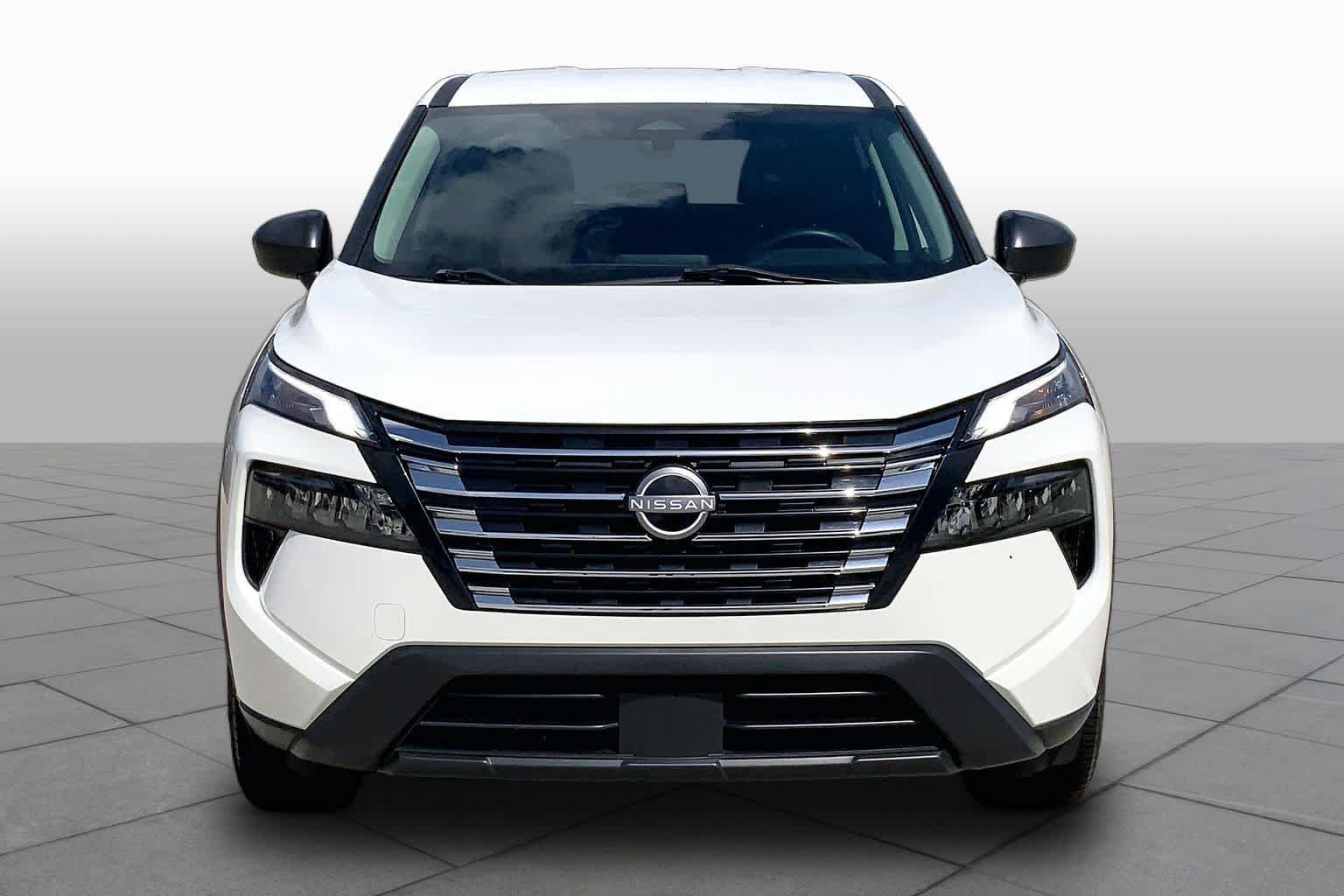 Used 2024 Glacier White Nissan S image 4