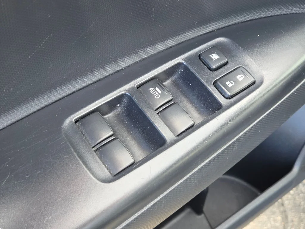 Used 2024  Mitsubishi ES image 22