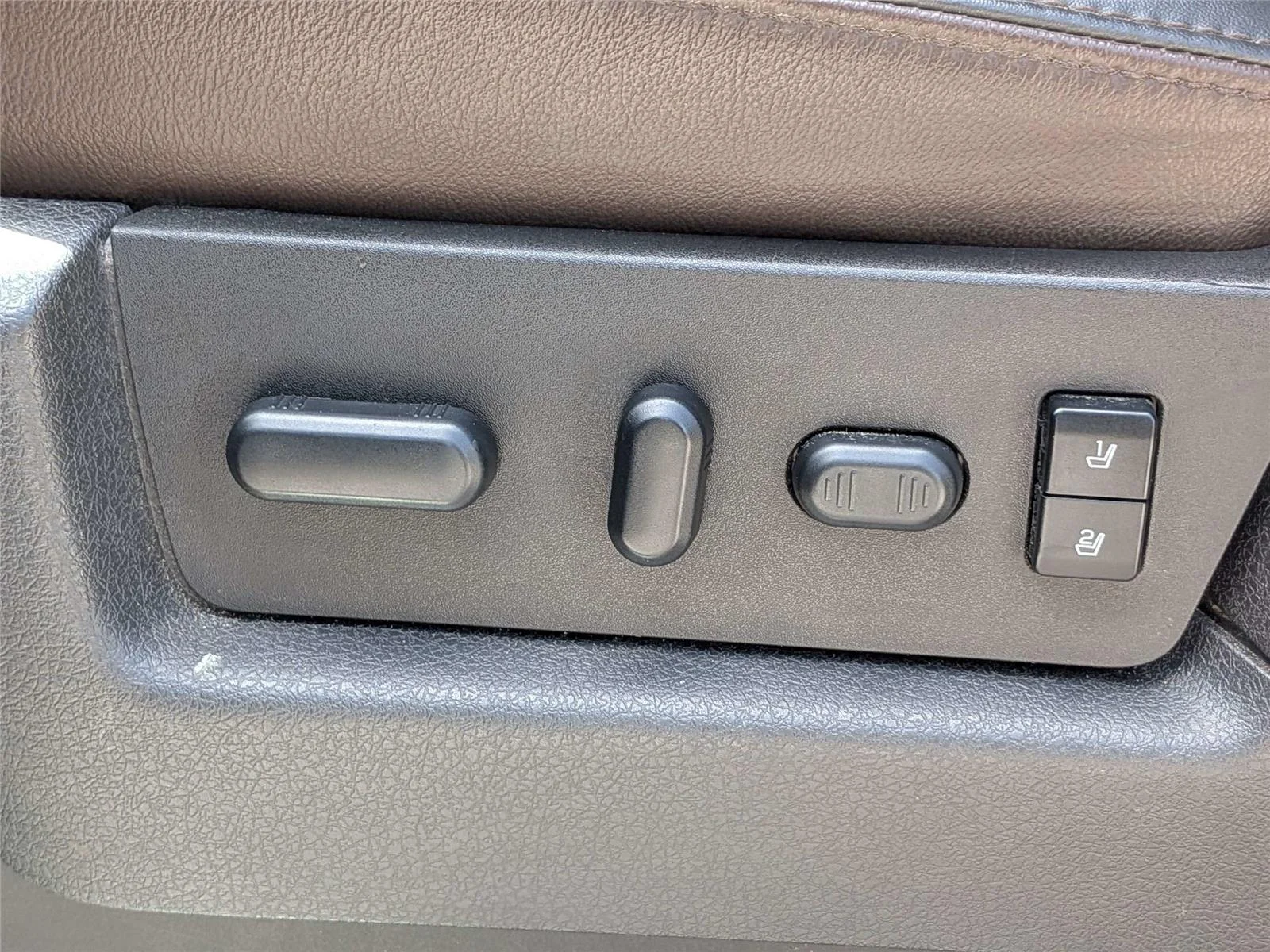 Used 2012  Ford Platinum image 20