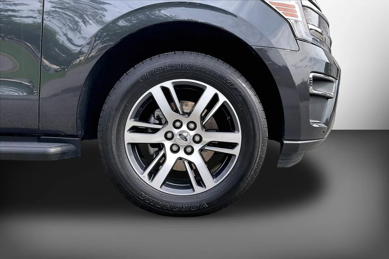 Used 2024 Gray Ford Limited image 36