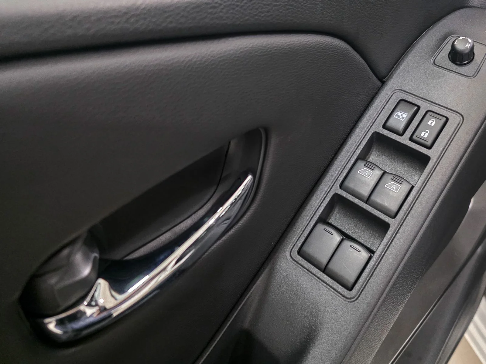 2026 Nissan Frontier SV - Photo 19