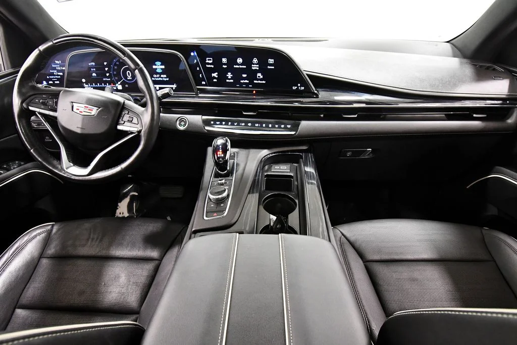 Used 2023  Cadillac Sport image 3