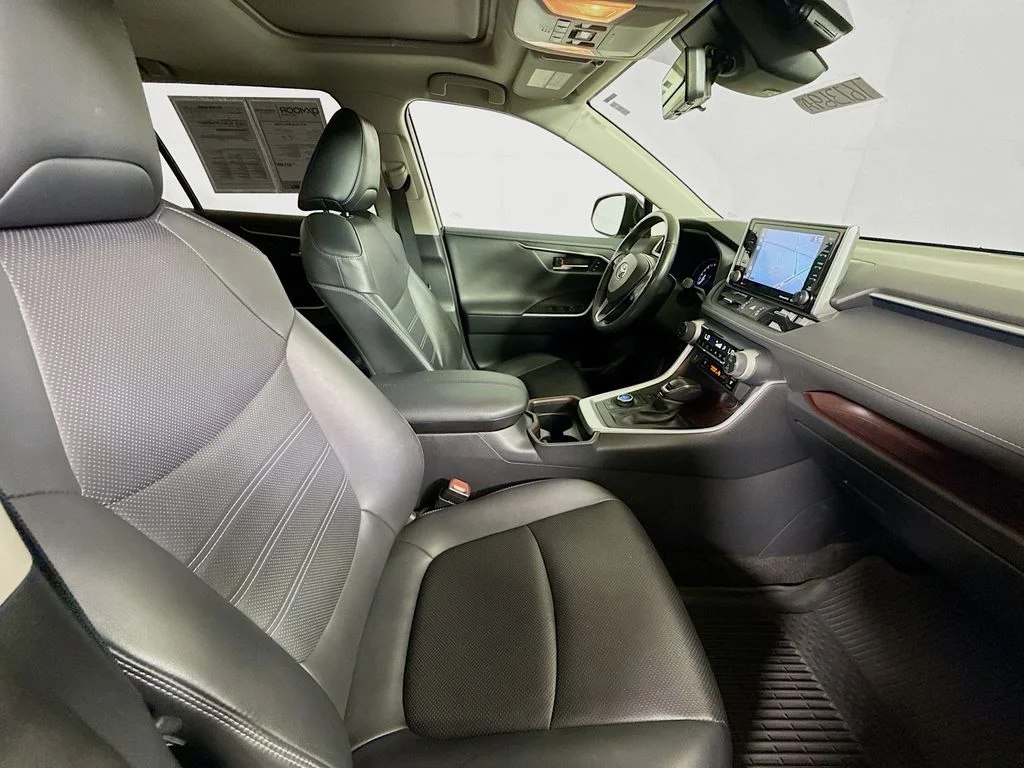 Used 2019 Midnight Black Metallic Toyota Limited image 30