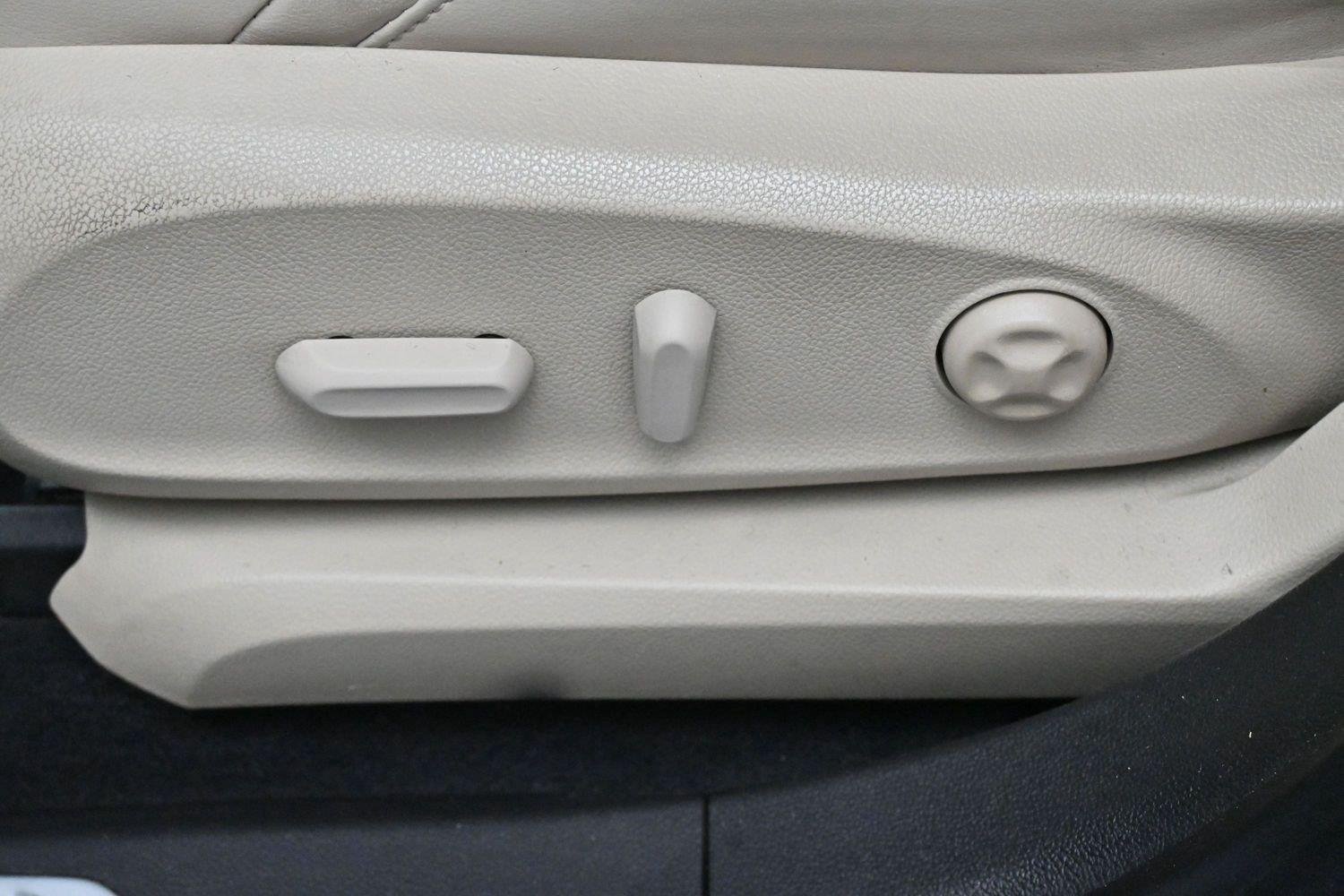 Used 2017 BRONZE ALLOY METALLIC Buick Essence image 17