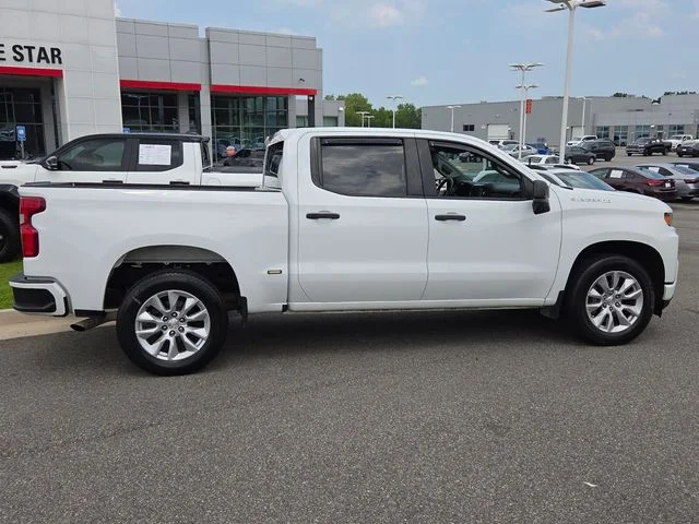 Used 2022 White Chevrolet Custom image 12