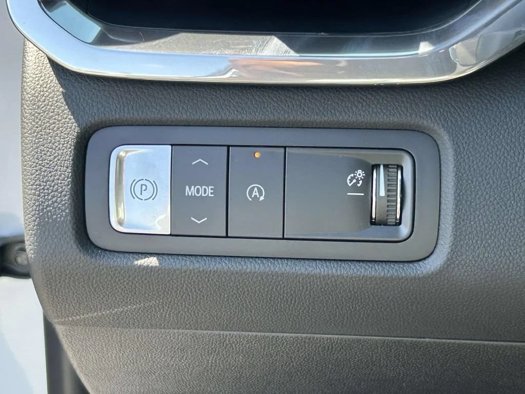 New 2026 Glacier White Tricoat GMC Denali Ultimate image 27
