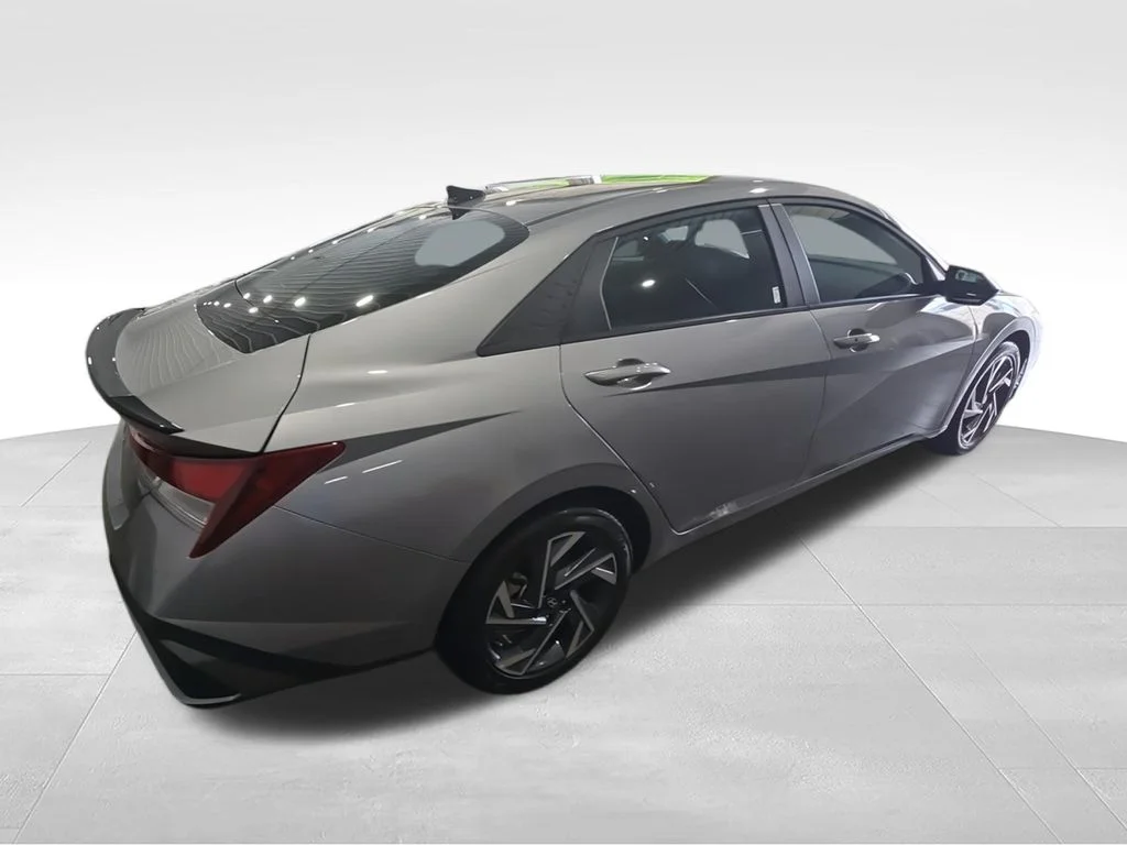 Used 2025 Silver Hyundai SEL Sport image 10