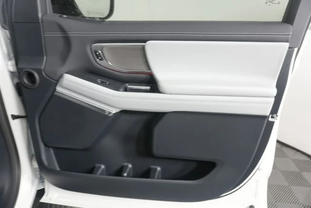 New 2027 Star White Metallic Tri-Coat Ford Platinum image 36
