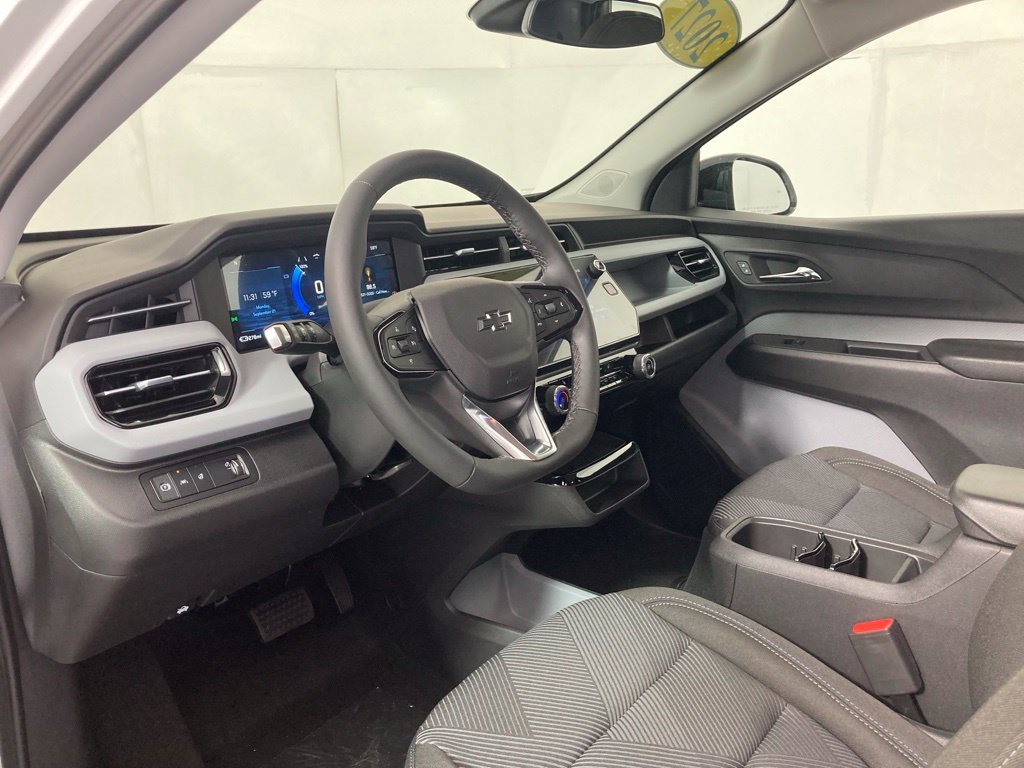 New 2027 Summit White Chevrolet LT image 11