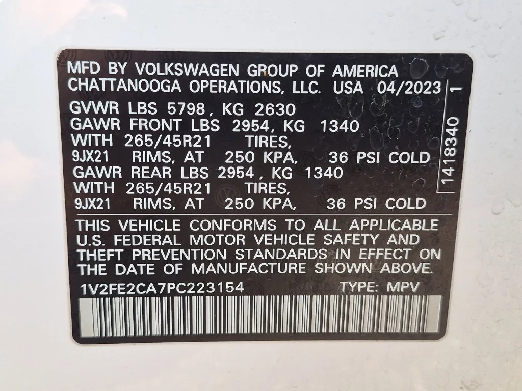 Used 2023  Volkswagen 3.6L V6 SEL Premium R-Line image 32