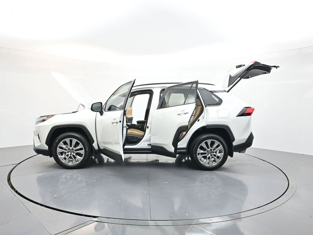 Used 2025 Beige Toyota XLE Premium image 28