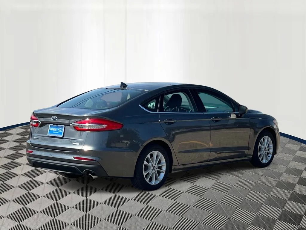 Used 2020 Gray Ford SE image 4