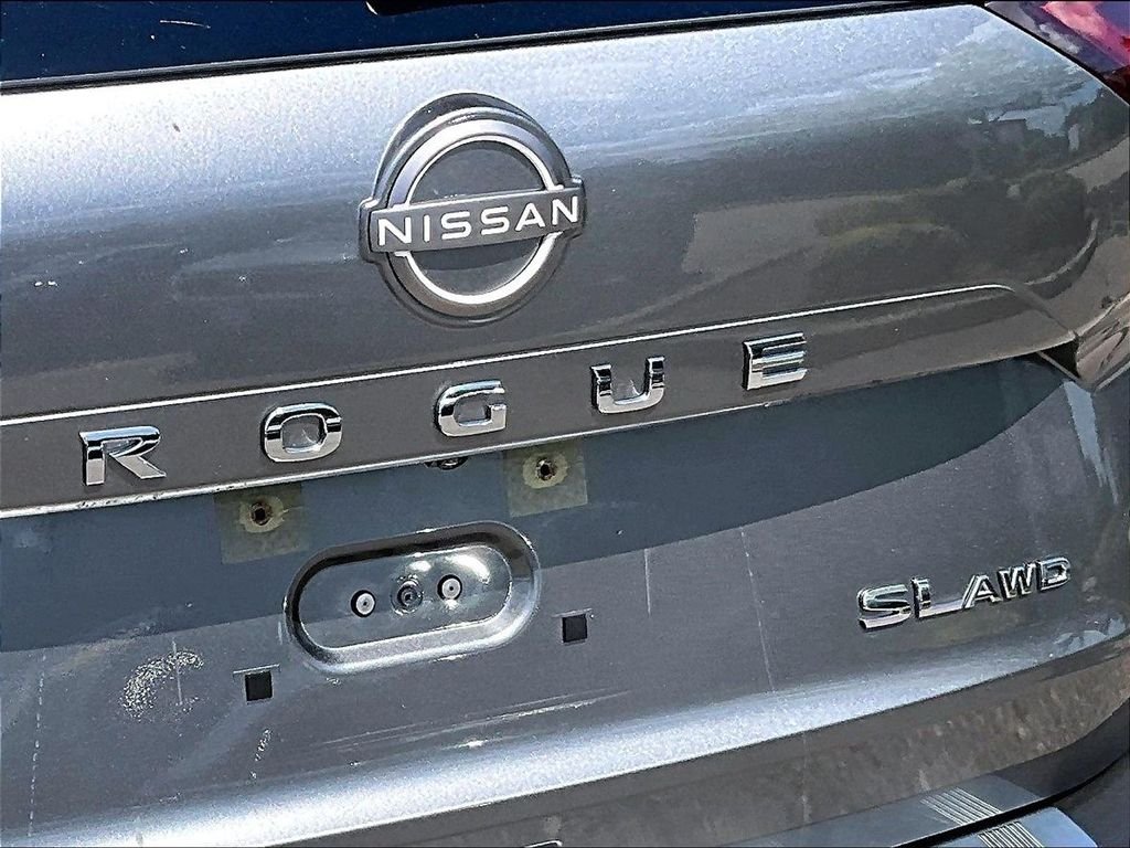 Used 2023 Gray Nissan SL image 28
