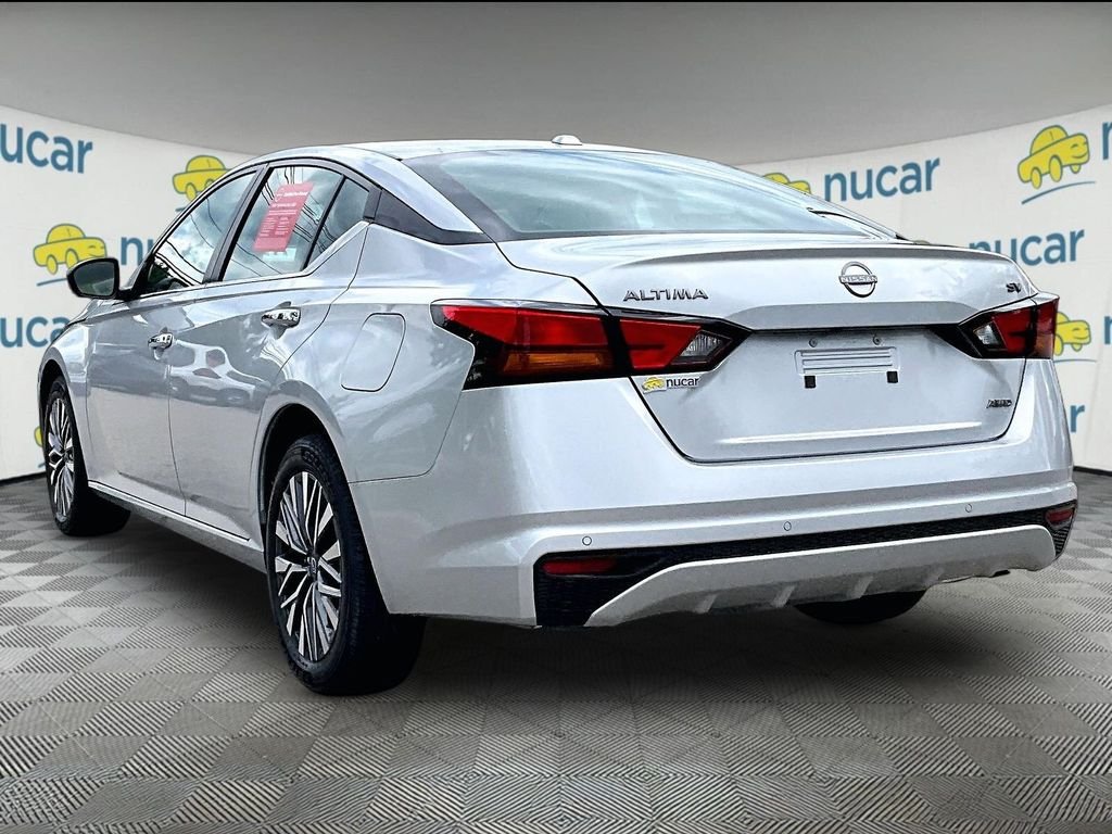 Used 2024 Silver Nissan 2.5 SV image 4