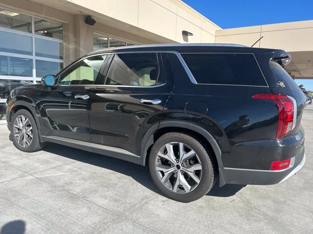 Used 2022 Black Hyundai SEL image 4