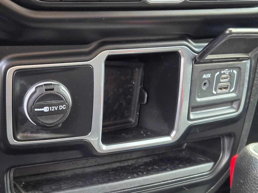 Used 2022 White Jeep Sport 4x4 image 21