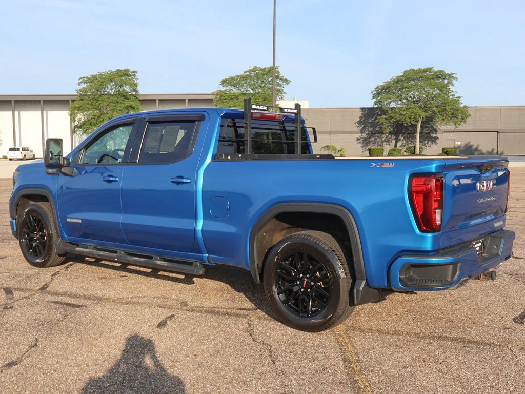 Used 2023 Dynamic Blue Metallic GMC Elevation image 9