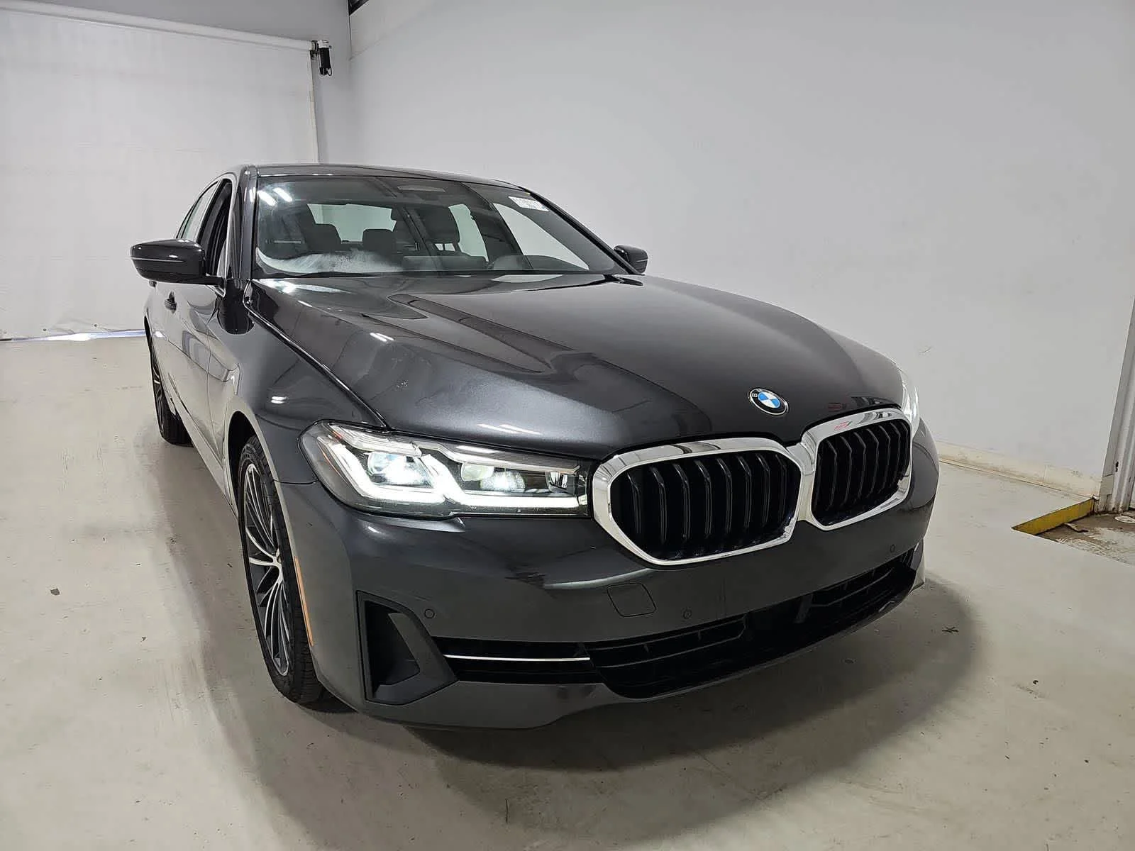 Used 2022 Dark Graphite Metallic BMW 540i xDrive image 2