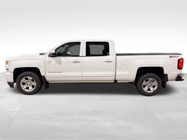 Used 2018 SUMMIT WHITE Chevrolet LT image 2