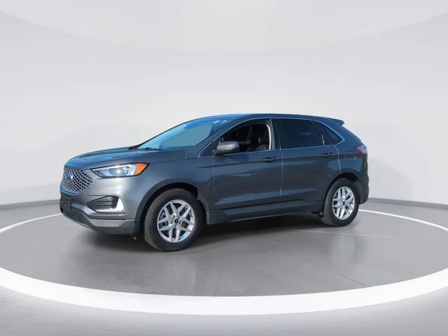 Used 2024 Gray Ford SEL image 4
