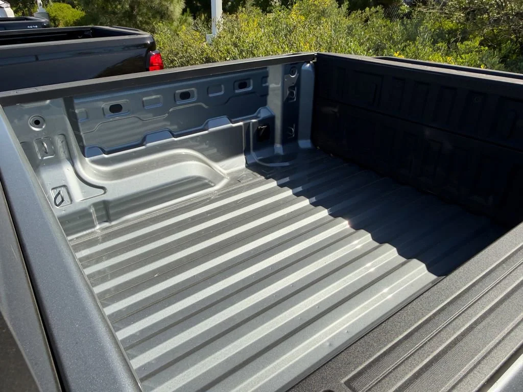 New 2026 Sterling Metallic GMC Elevation image 26