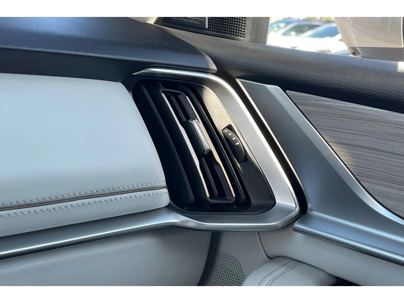 Used 2024 PLATINUM QUARTZ Mazda Premium Plus image 31