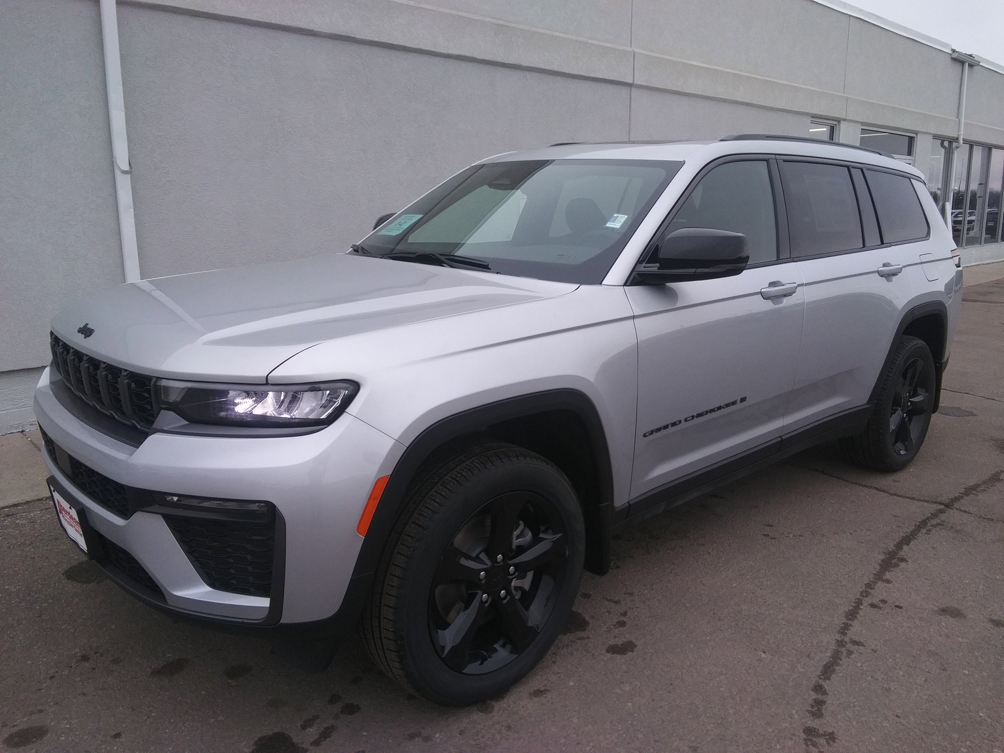 New 2026 Silver Zynith Exterior Paint Jeep Limited image 2