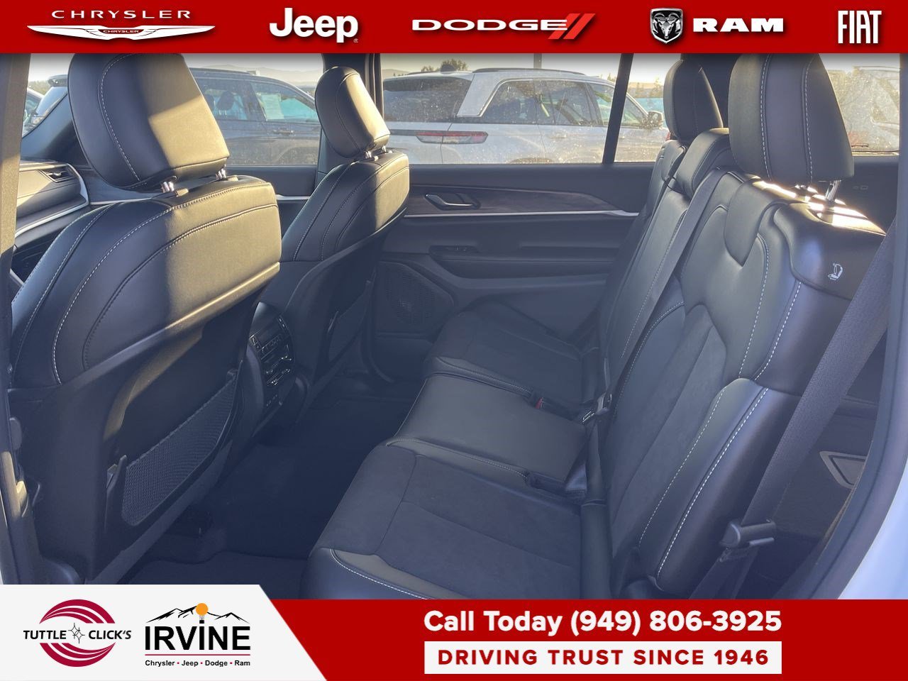 New 2026 Bright White Clear-Coat Exterior Paint Jeep Laredo Altitude image 18
