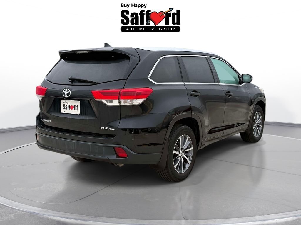 Used 2017 Black Toyota XLE image 9