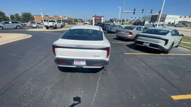 2025 Kia K4 LXS - Photo 9