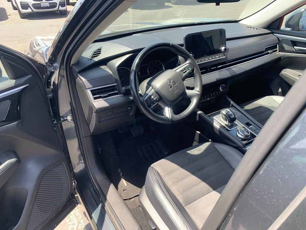 Used 2024 Black Mitsubishi SE image 10