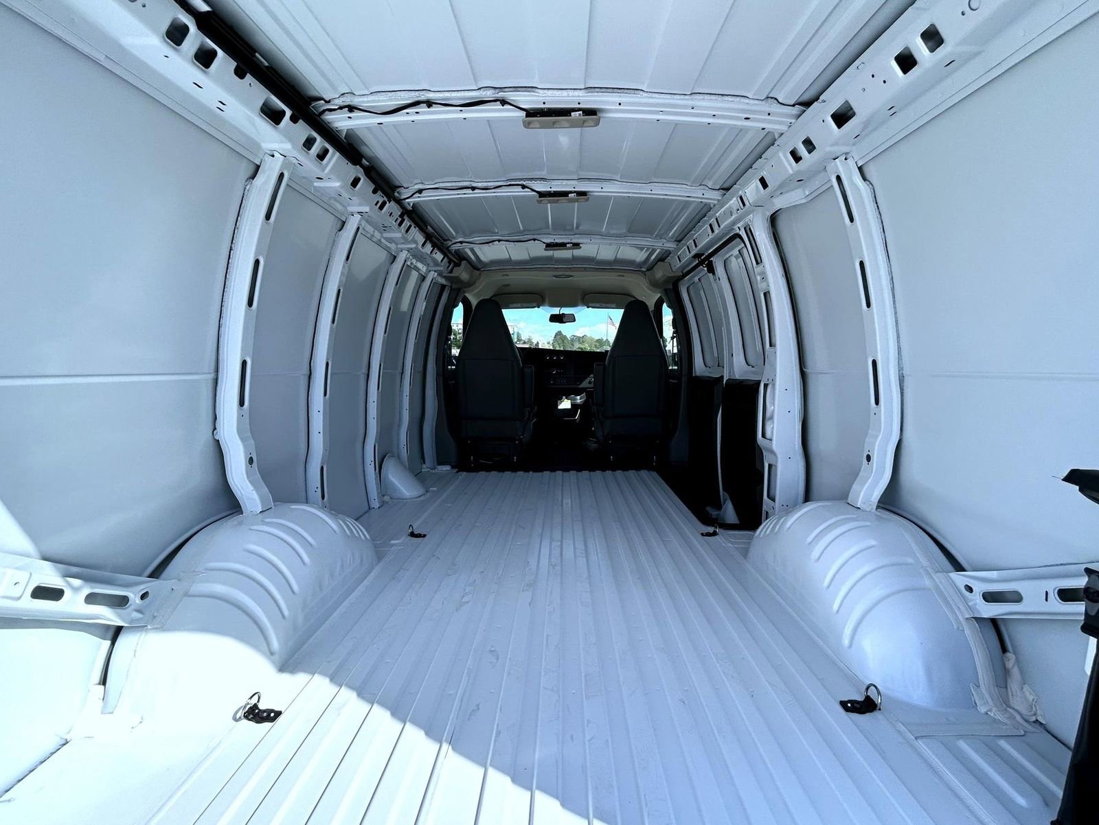 2025 Chevrolet Express Cargo Work Van - Photo 20