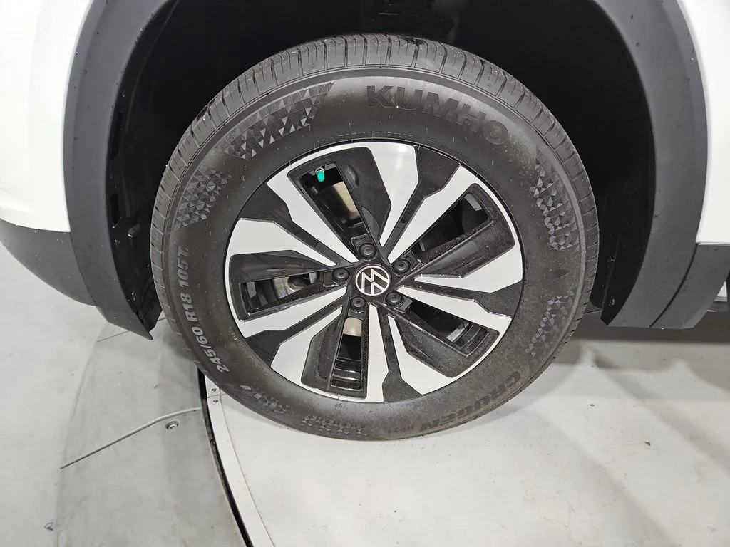 New 2026 White/off-white Volkswagen 2.0T SE image 26