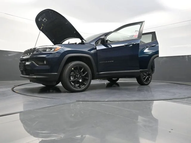 New 2026 Fathom Blue Pearl-Coat Exterior Paint Jeep Latitude image 32