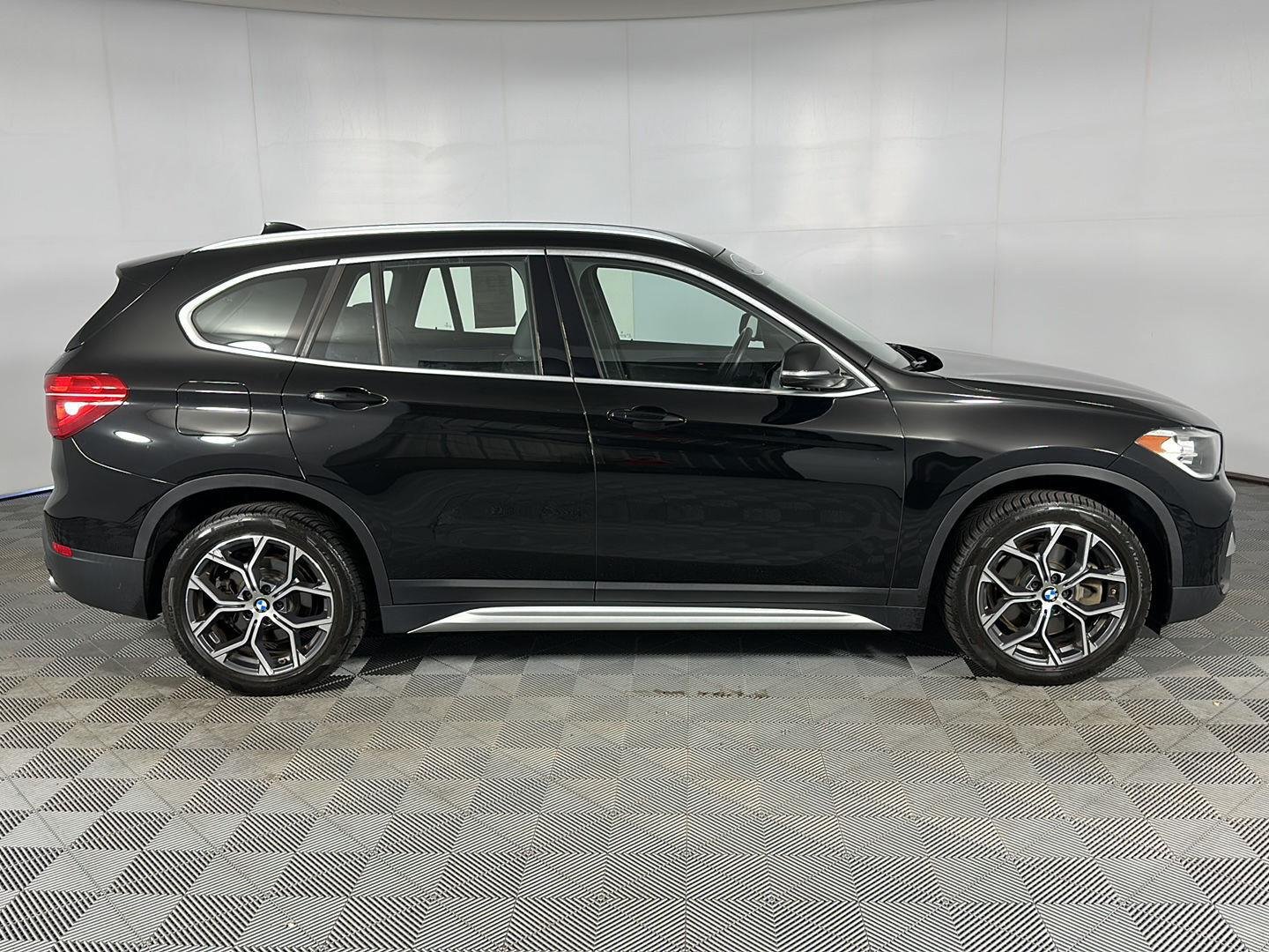 Used 2021 Jet Black BMW xDrive28i image 28