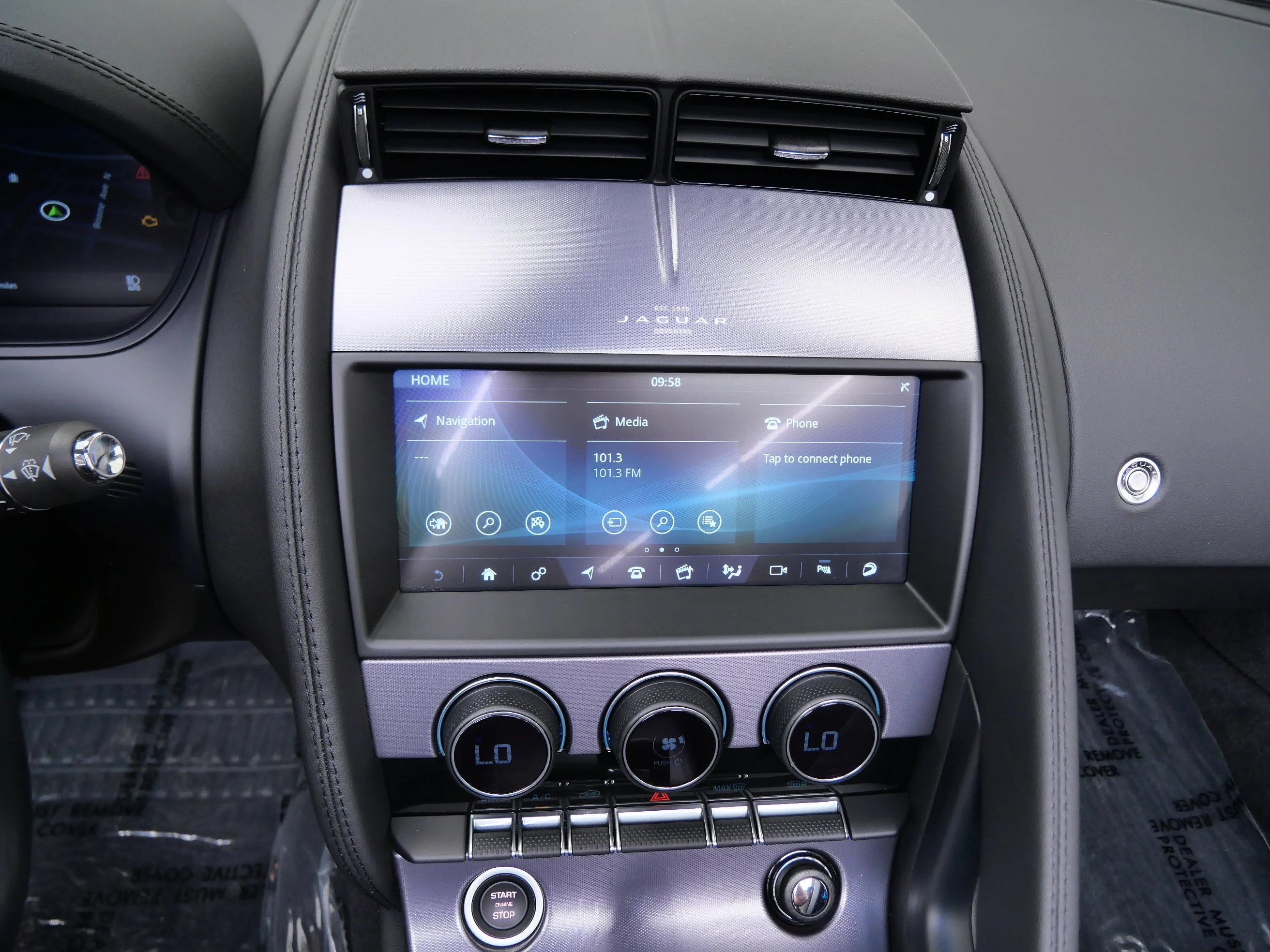 Used 2023  Jaguar P450 image 26