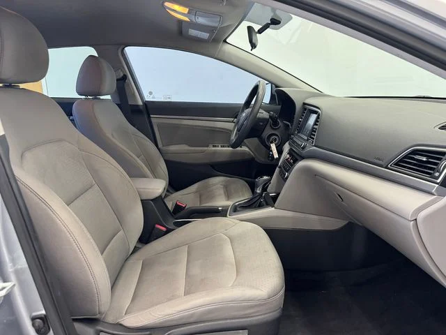 Used 2017 Shale Gray Metallic Hyundai SE image 21