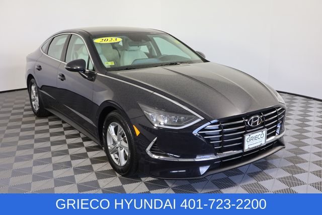 Used 2023 Blue Hyundai SE image 1