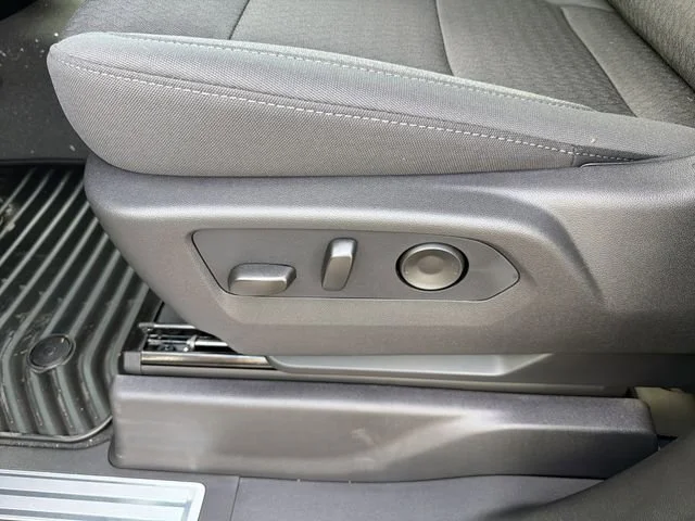 New 2026 Summit White GMC Elevation image 20