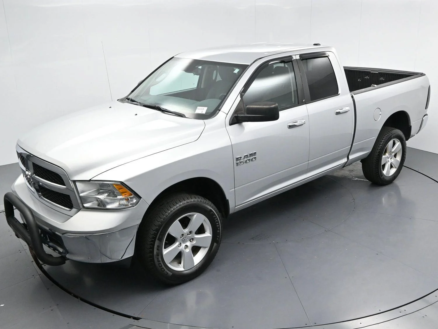 Used 2015 Bright Silver Metallic Clearcoat Ram SLT image 33